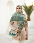 ست کیف و روسری الیزابت نخی منگوله دار مشکی, فیروزه ای, طلایی, سورمه ای, سبز قواره روسری ها۱۳۰سایز کیف ها۱۷×۲۳