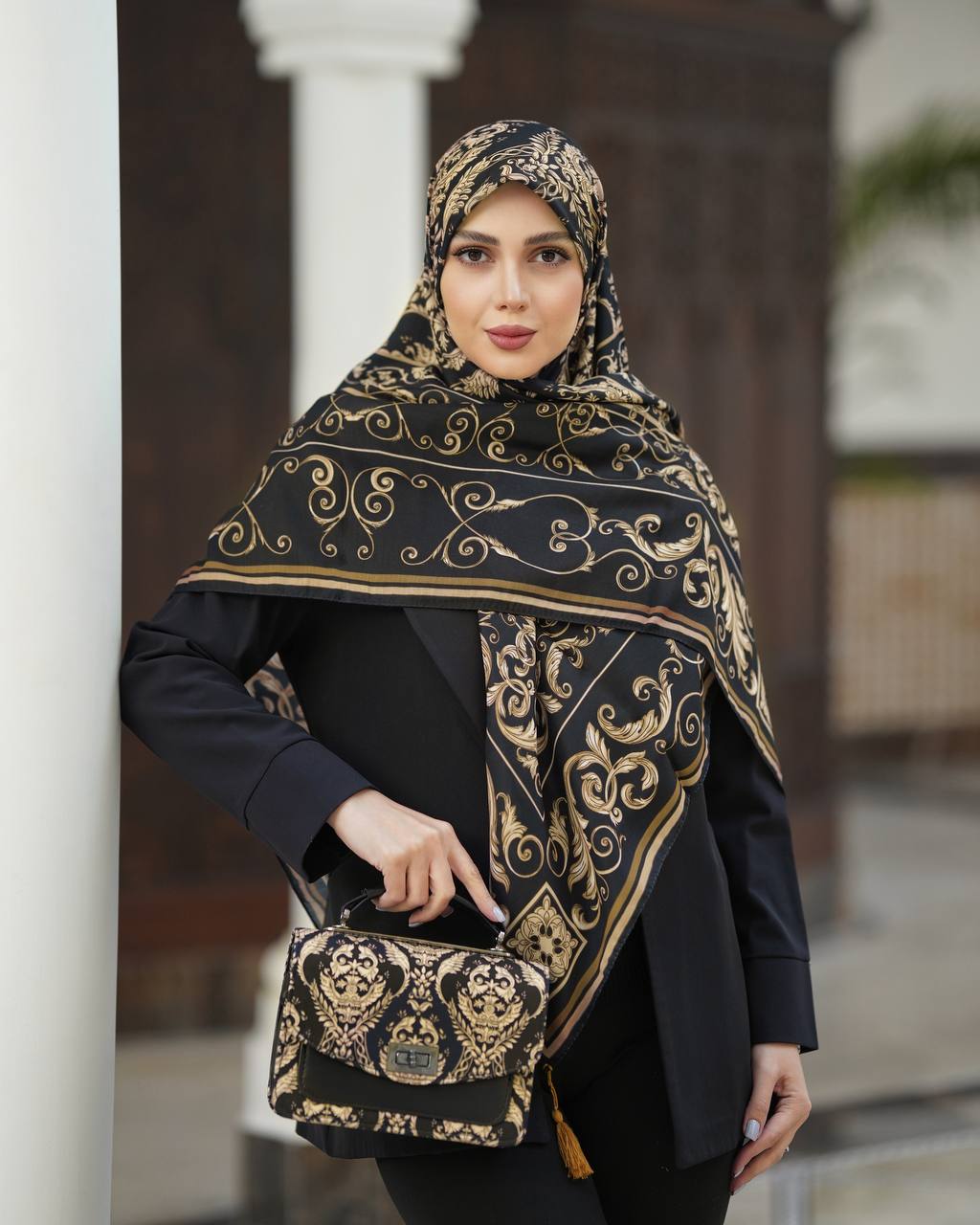 ست کیف و روسری الیزابت نخی منگوله دار  مشکی,  فیروزه ای,  طلایی,  سورمه ای,  سبز قواره روسری ها۱۳۰سایز کیف ها۱۷×۲۳