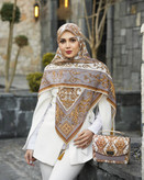 ست کیف و روسری الیزابت نخی منگوله دار مشکی, فیروزه ای, طلایی, سورمه ای, سبز قواره روسری ها۱۳۰سایز کیف ها۱۷×۲۳