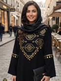 عبای هنگامه جنس : الیزه با کیفیت رنگ بندی : مشکی سایز ها : سایز دو مناسب ۴۶ تا ۵۲, سایز یک مناسب ۳۸ تا ۴۴ قد ۱۴۰ارسال ۷روز کاری